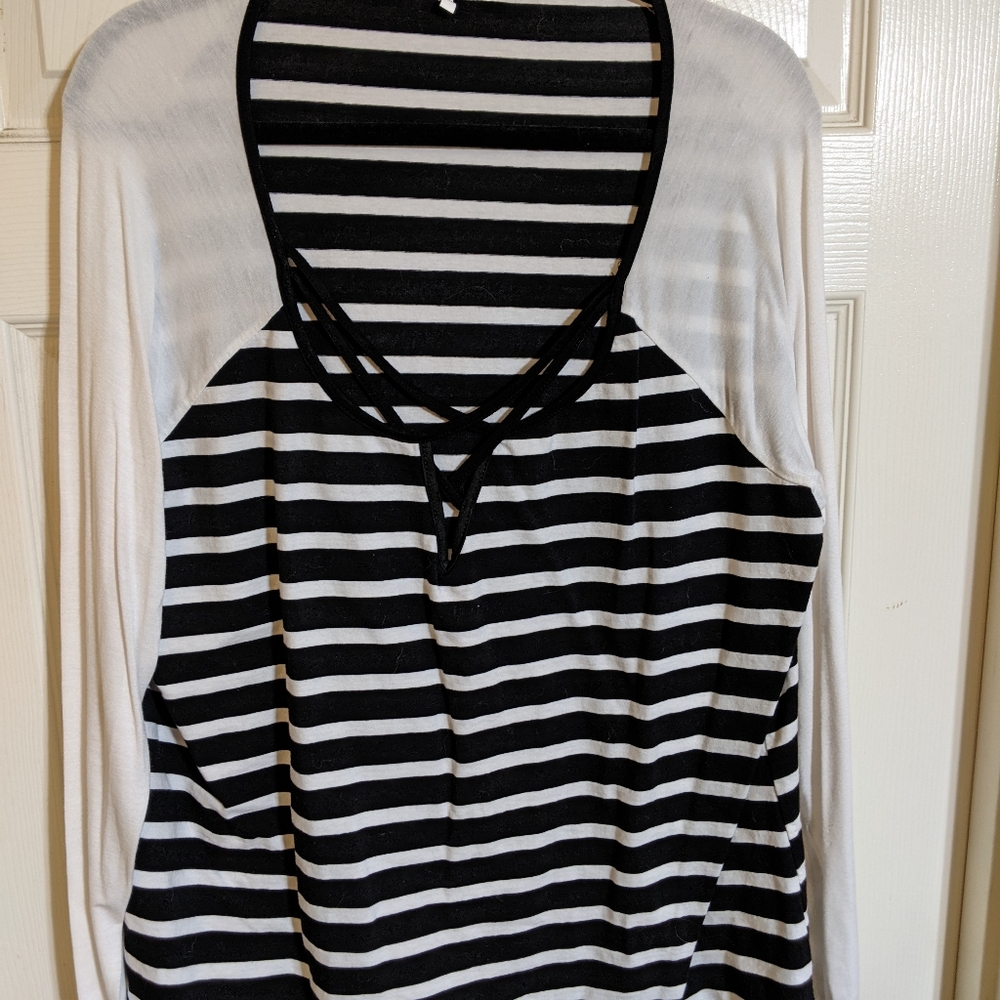 Women's strappy vneck tee